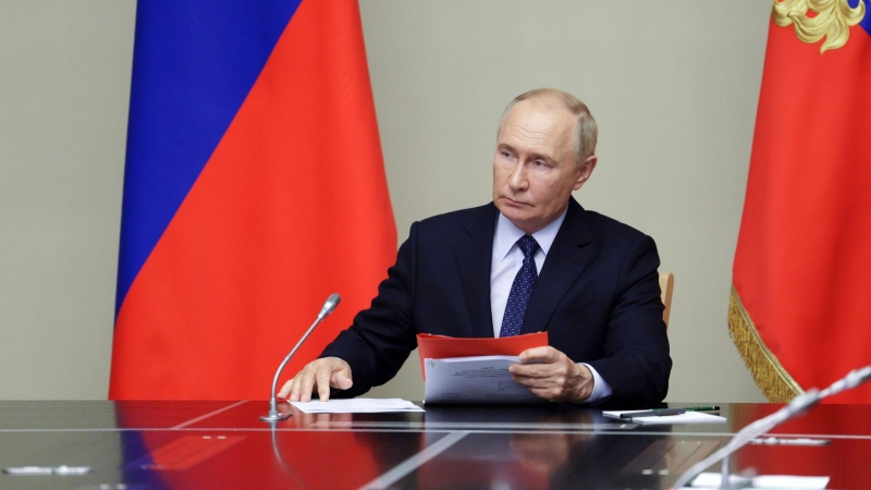 С Россией пытаются разговаривать в хамской манере, заявил Путин