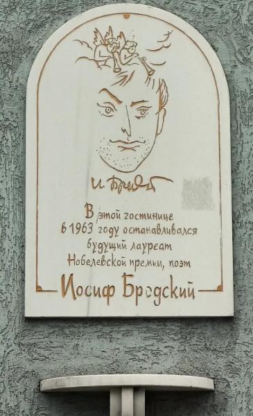 Совесть свою от укора спасал он бутылкой Кагора