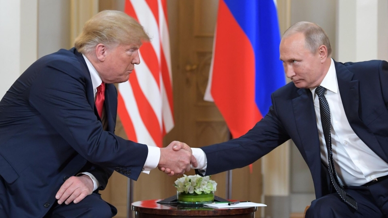 Ушаков назвал телефонный разговор Путина и Трампа полезным
