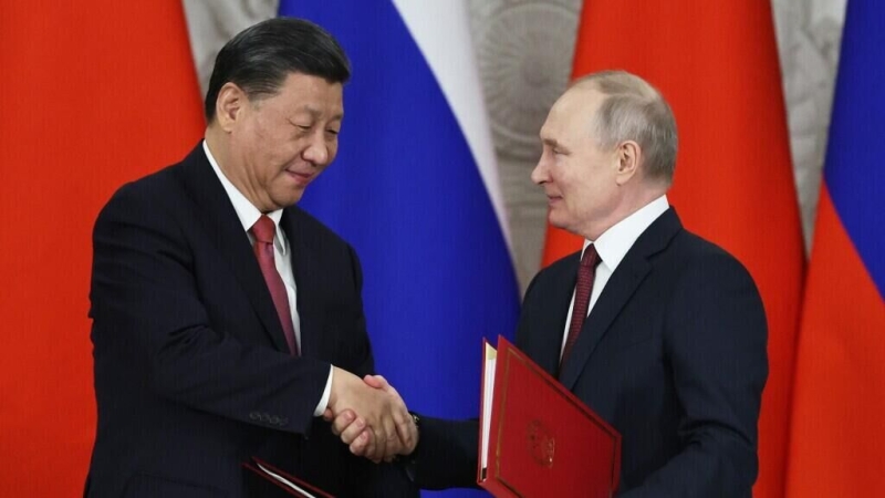 Ушаков объяснил, почему задержался перед переговорами Путина и Си Цзиньпина
