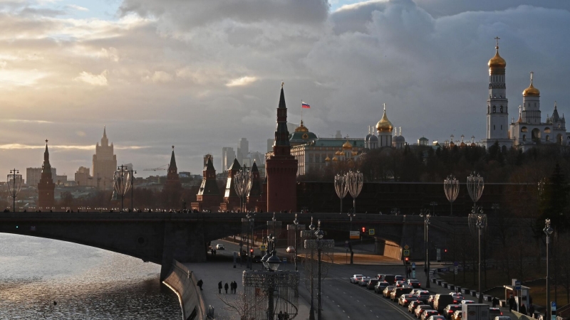В Европе хотят "обломать" Россию во всем, заявил Песков