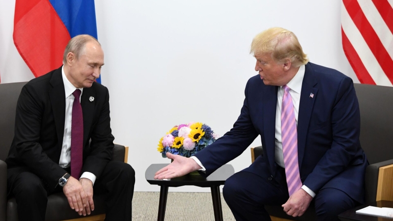 Путин и Трамп договорились продолжать контакты по Украине