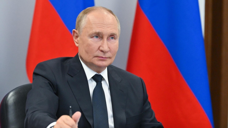 Путин в воскресенье провел рабочие мероприятия, сообщили в Кремле