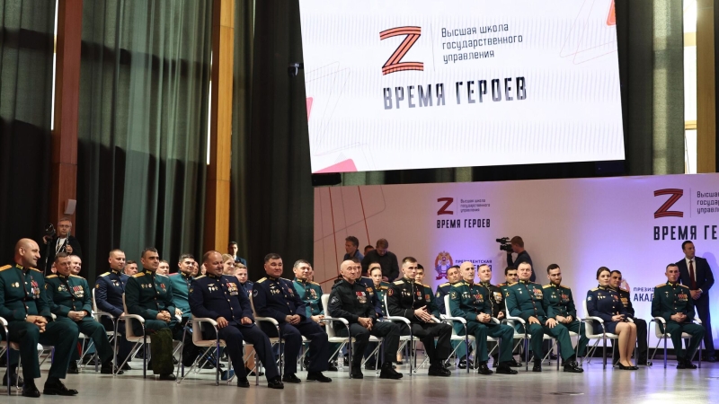 Путин встретится с участниками программы "Время героев"