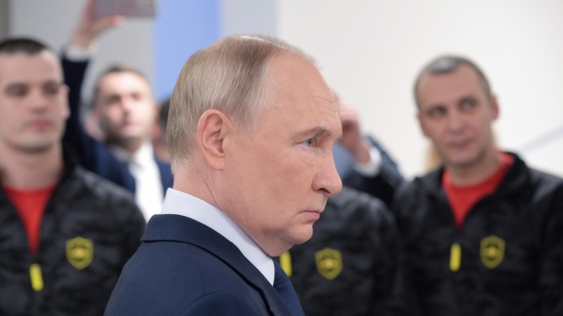 Путин встретится с участниками программы "Время героев"