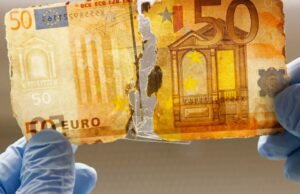 Повреждённые доллары в 2025 году: куда пристроить ветхие банкноты и не потерять всю сумму