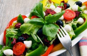 Салаты с доставкой: как получить максимум пользы без лишних усилий