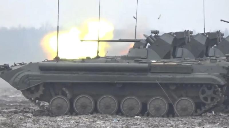 Боевые разведывательные машины БРМ-1 на службе и на параде