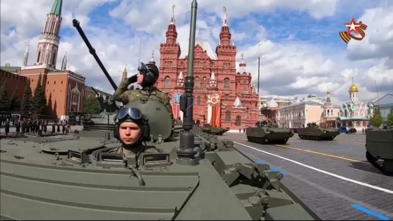 Боевые разведывательные машины БРМ-1 на службе и на параде