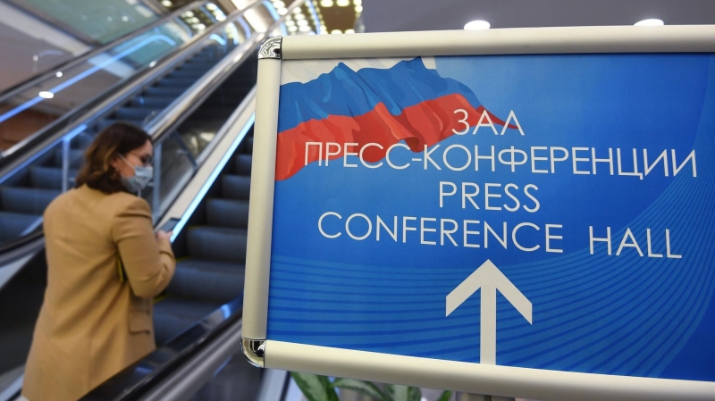 Большая пресс-конференция Путина состоится своевременно, заявили в Кремле