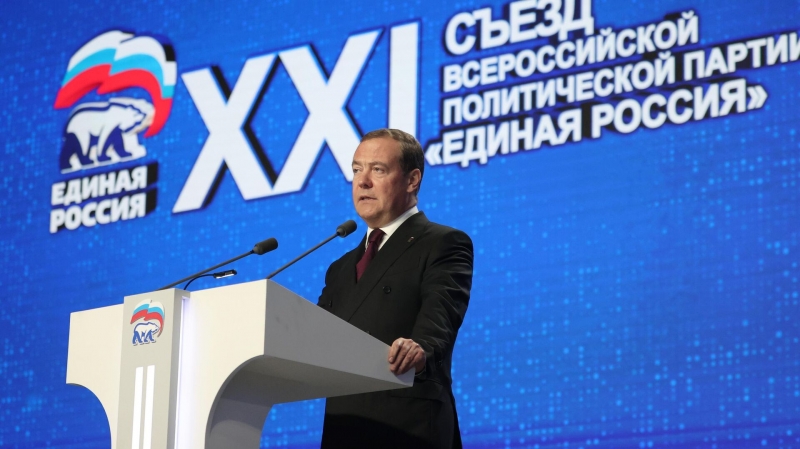Медведев призвал "Единую Россию" готовиться к выборам президента