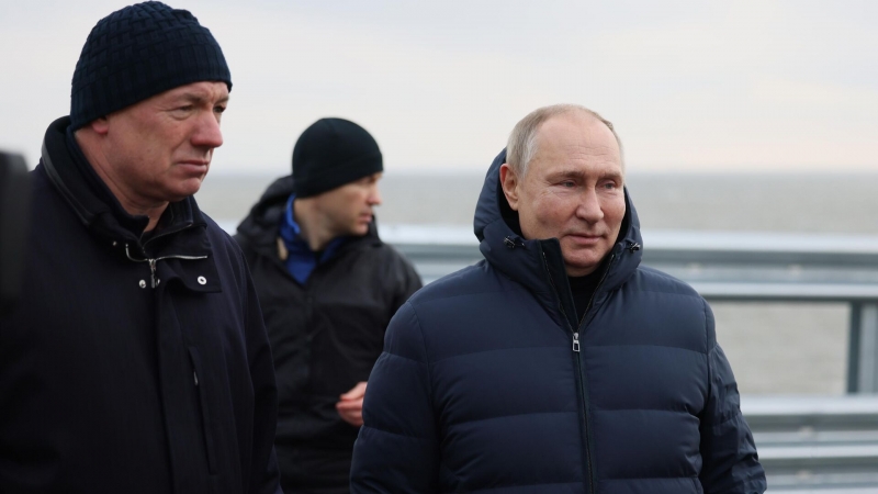Путин поручил сократить сроки запуска железнодорожной части Крымского моста
