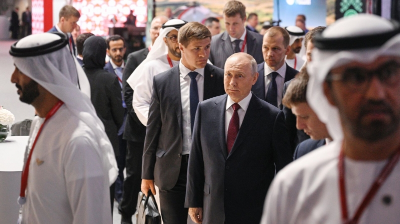 Путин предложил президенту ОАЭ обсудить ситуацию в регионе