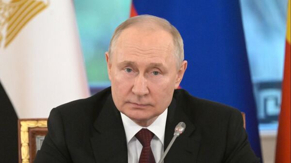 Путин предложил Совбезу обсудить сложности, с которыми сталкивается Россия