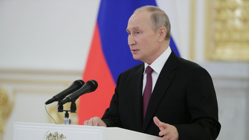 Путин выразил желание развивать отношения по линии официальной дипломатии