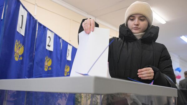 Руководитель фонда "Талант и успех" проголосовала на выборах в Сириусе