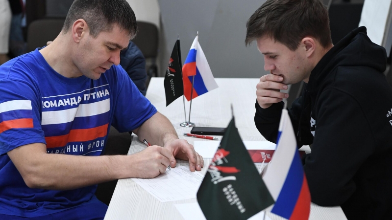 Сбор подписей за Путина в новых регионах проходит в выездном формате