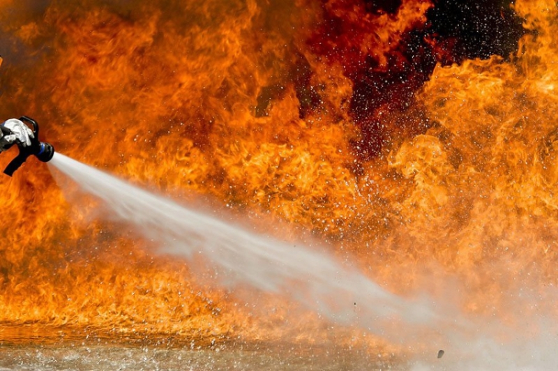 В Самаре в результате атаки БПЛА произошел пожар на НПЗ